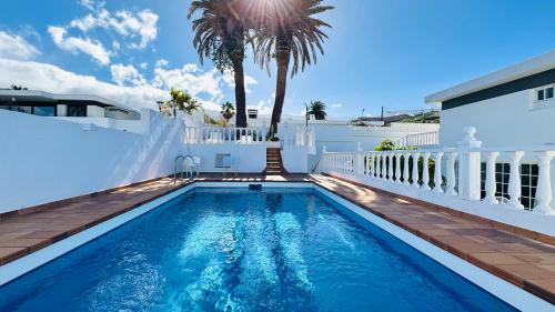 Villa de Luxe, 360m2, 4 chambres, vue mer, piscine privée et chauffée