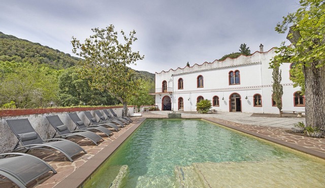 Villa 'El Cortijo' with Mountain View, Pool, Garden, Terrace & Wi-Fi