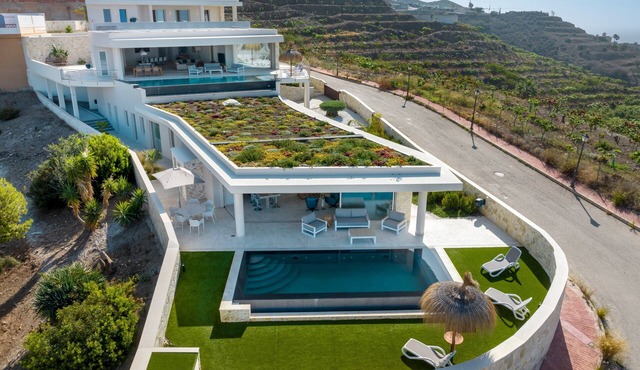 Villa 'Exclusive One' with Private Pool, Wi-Fi and Air Conditioning