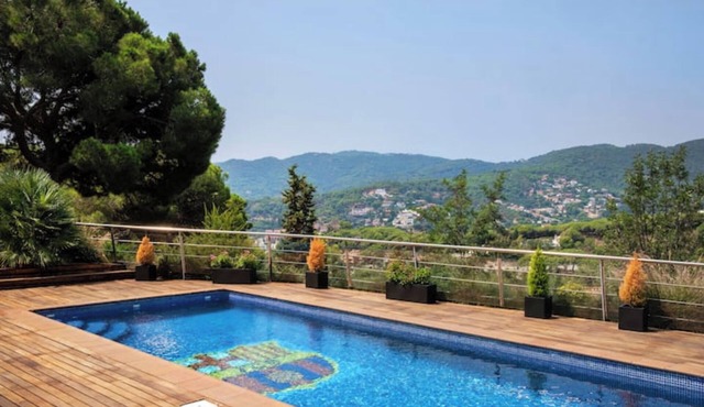 Villa in Barcelona with pool