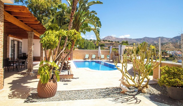 Villa in La Herradura, private swimming pool and sea views