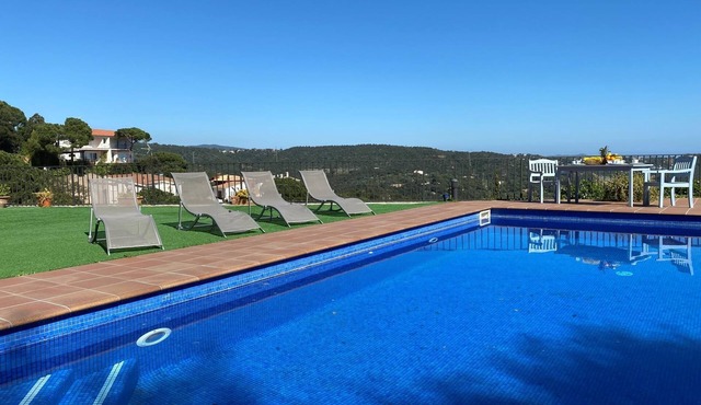 Villa Inge with pool and sea views