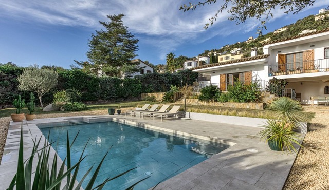 Villa 'Les Aulines' with Mountain View, Wi-Fi and Air Conditioning