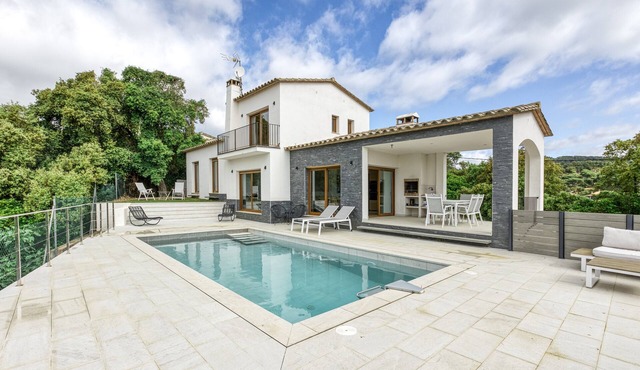 Villa 'Maréa' with Sea Views, Wi-Fi, and Air Conditioning