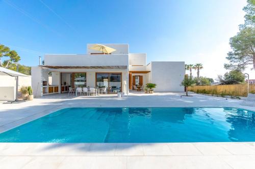 Villa Mariposa by the Sea