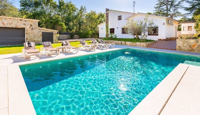 Villa Mediterranea - Six Bedroom Villa, Sleeps 12