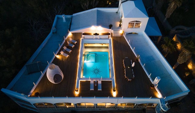 Villa Monochrome