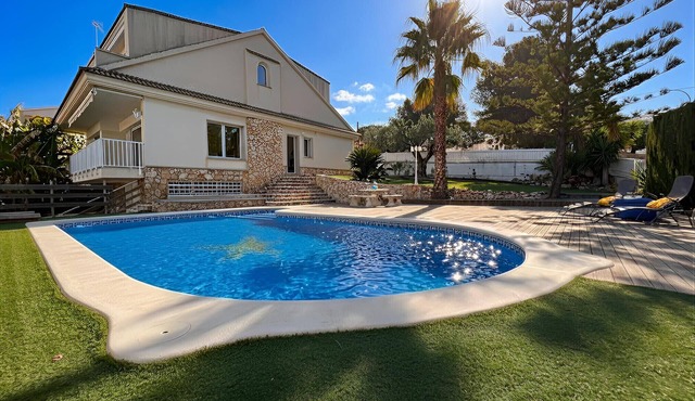 Villa Palmeral: Piscina, Gran Jardin, Barbacoa, Parking