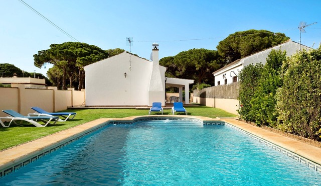 Villa Perez Zara 2 with Pool, Garden & Wi-Fi