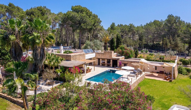 Villa Sa Tanca 6rooms ,in Puig d’en Valls, 6mins to IbizaTown, perfect for 12ppl