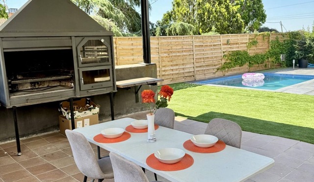 Villa with private pool and parking - 8 guests