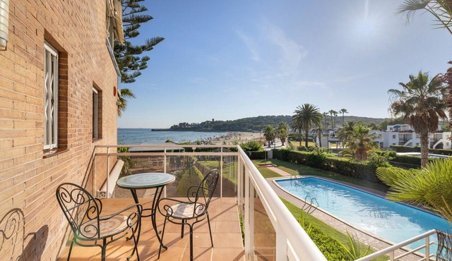 Your Exclusive Seaside Oasis: 180m² Duplex, 4 Bedrooms (8 Guests), 3.5 Bathrooms