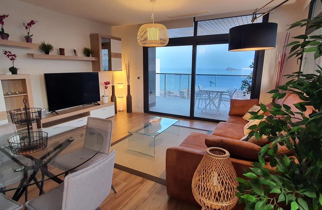Luxury Apartment, Sunset Waves Benidorm by KalmaRent