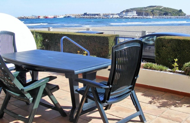 SANT CARLES 7 Fantastic apartment in the seafront