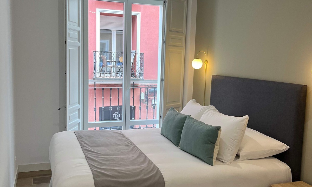Malasana Apartment | w Impressive 3BR w Sunny Terrace in Chueca