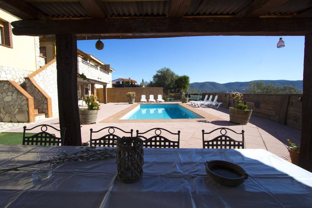Subirats Villa | Indoor AND outdoor pools, Sauna, Gym, Games Area