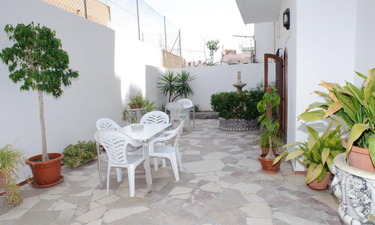 Sant Antoni de Portmany Hostel | Hostal Montaña