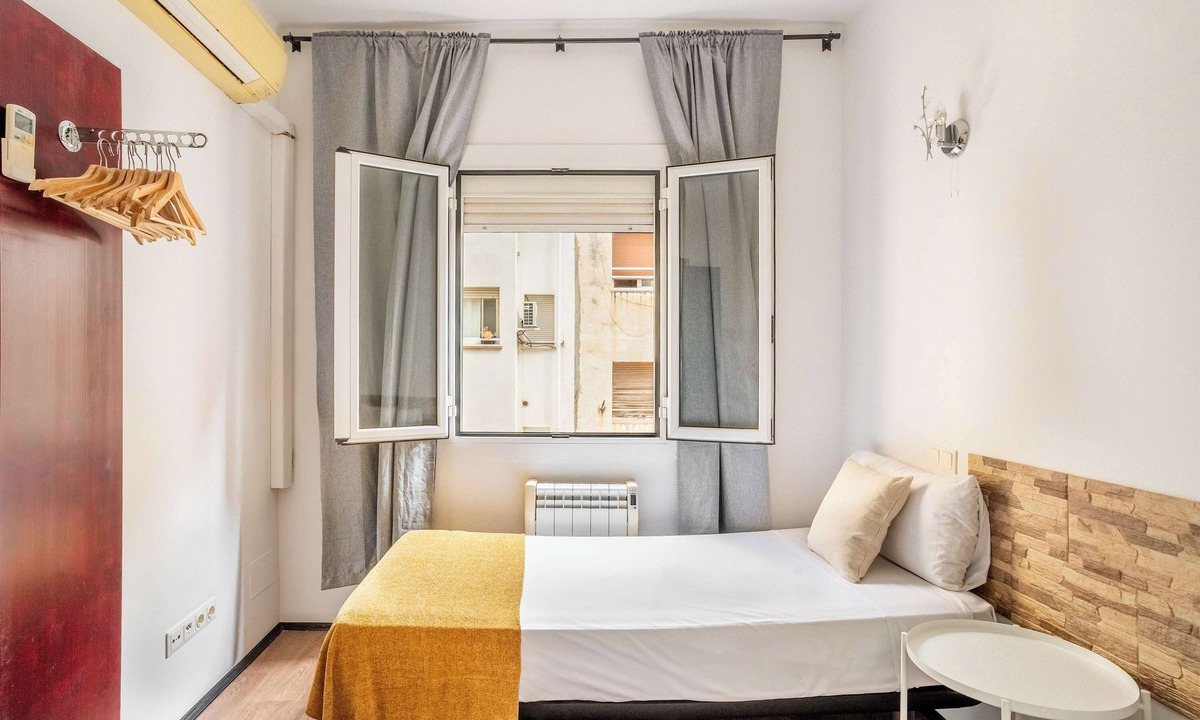 El Baix Guinardo Apartment | 4- Bedroom Apartment in Gracia Village