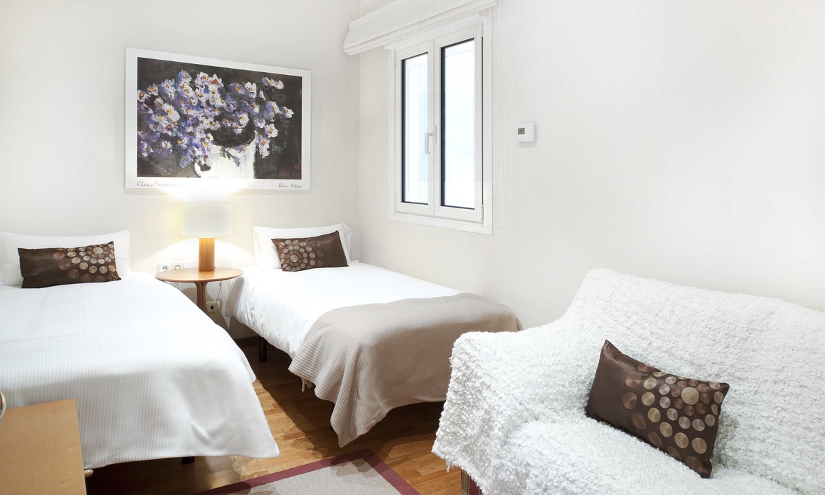 Eixample Apartment | Three bedroom apartment Ronda Universitat - You Stylish
