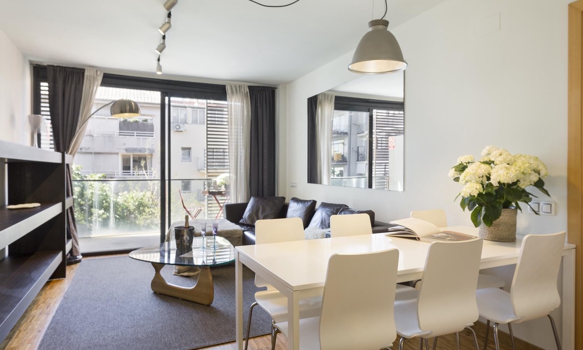 Sant Gervasi Apartment | Charming Apartment in the Center w/Balcony for 6