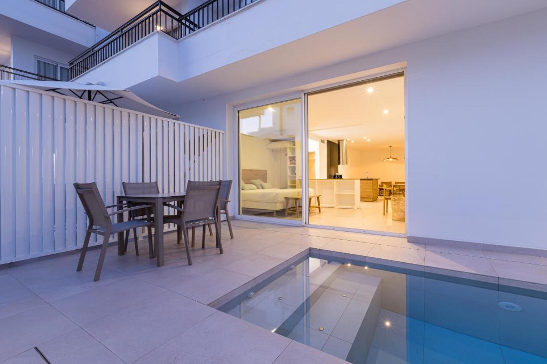 Figueretas Apartment | Bossa Bay Suites with Private Pool - MC Apartments Ibiza