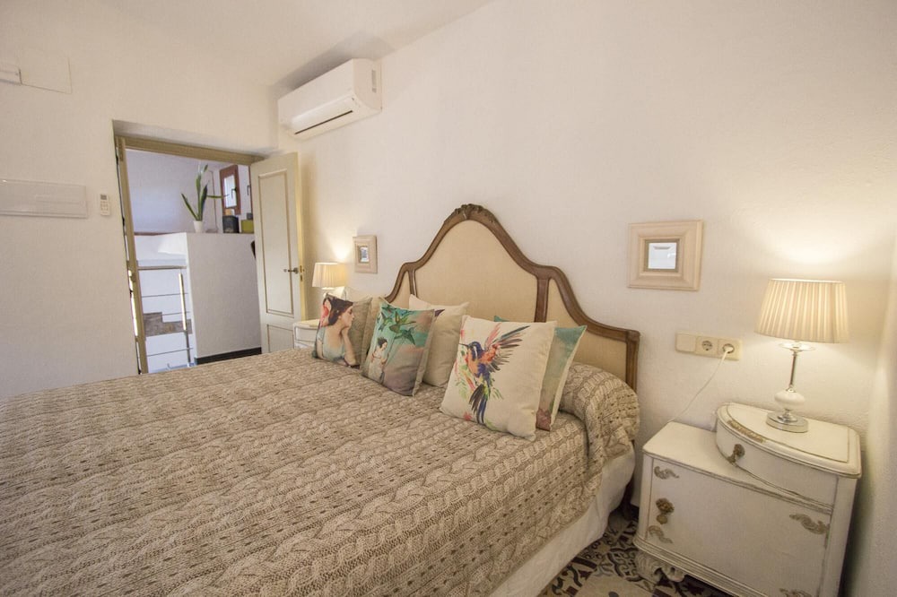Photo of Bedroom in Castellfollit del Boix