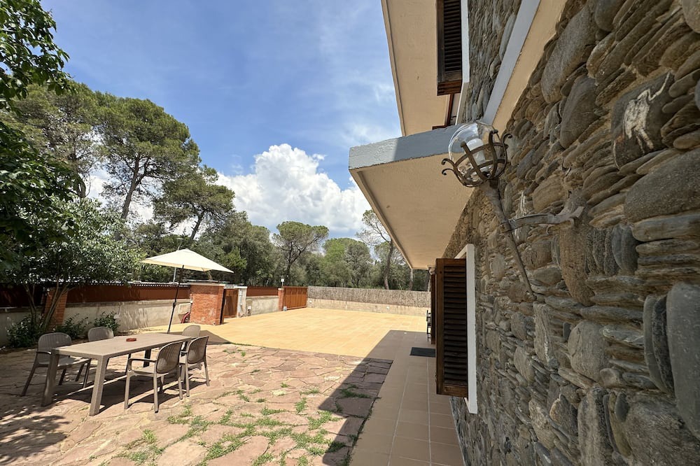 Photo of Patio Balcony in Palau-solita i Plegamans