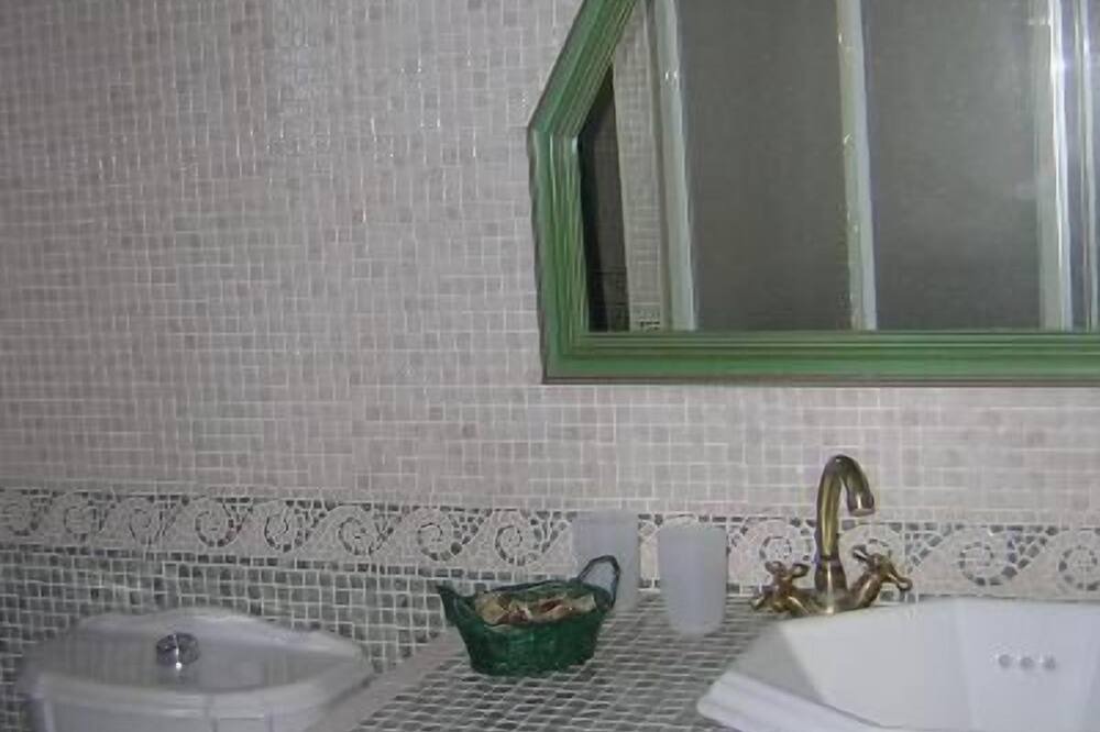 Photo of Bathroom in Montijos