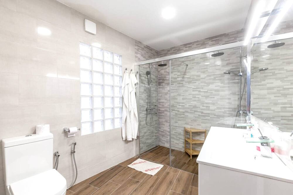 Photo of Bathroom in Reus