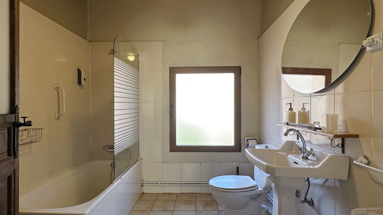 Photo of Bathroom in Velamazan