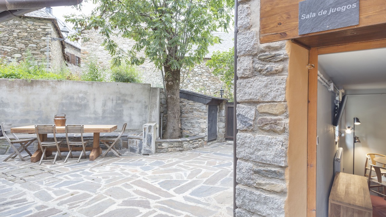 Photo of Outdoor in Garos