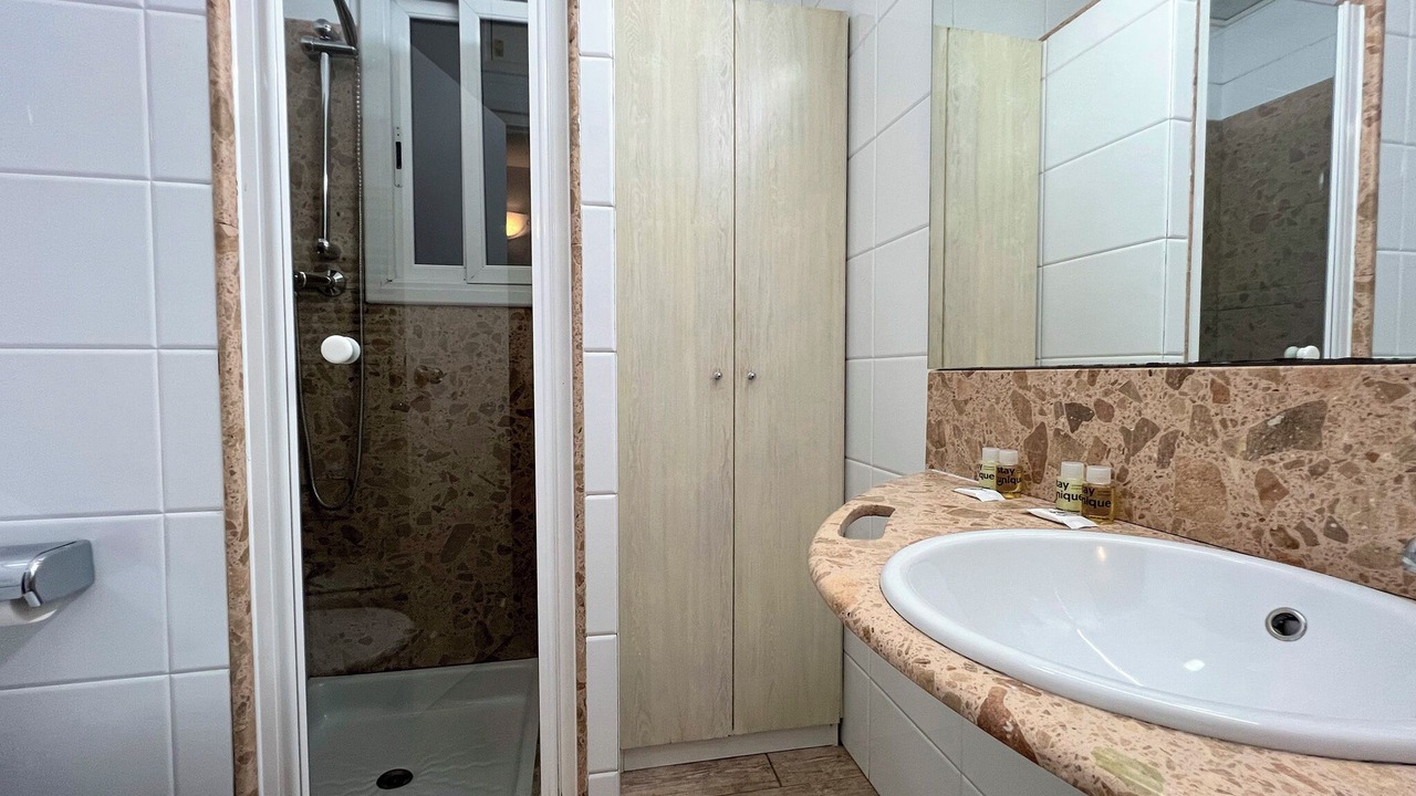 Photo of Bathroom in el Camp d'en Grassot i Gracia Nova