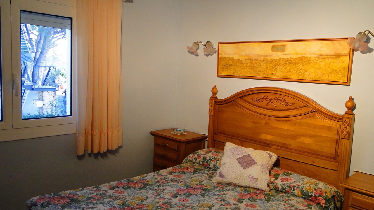 Photo of Bedroom in Llanca