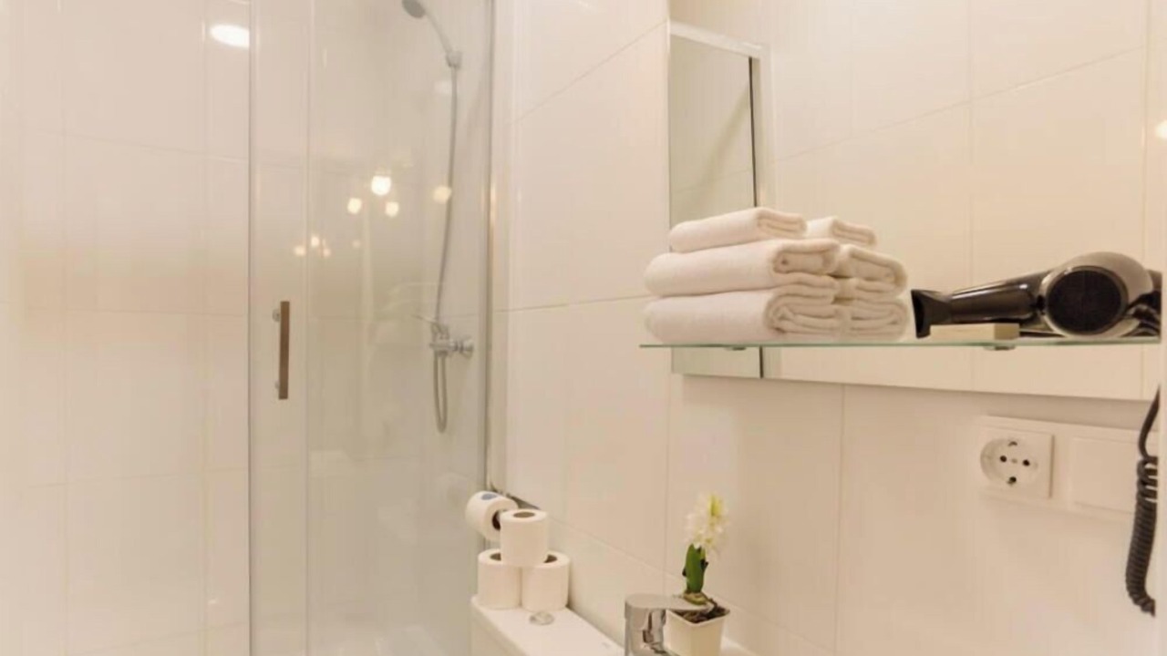 Photo of Bathroom in La Nova Esquerra de l'Eixample
