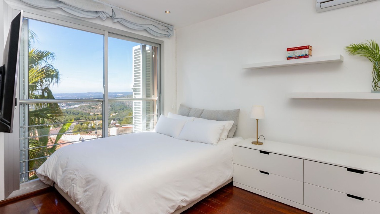 Photo of Bedroom in Quint Mar