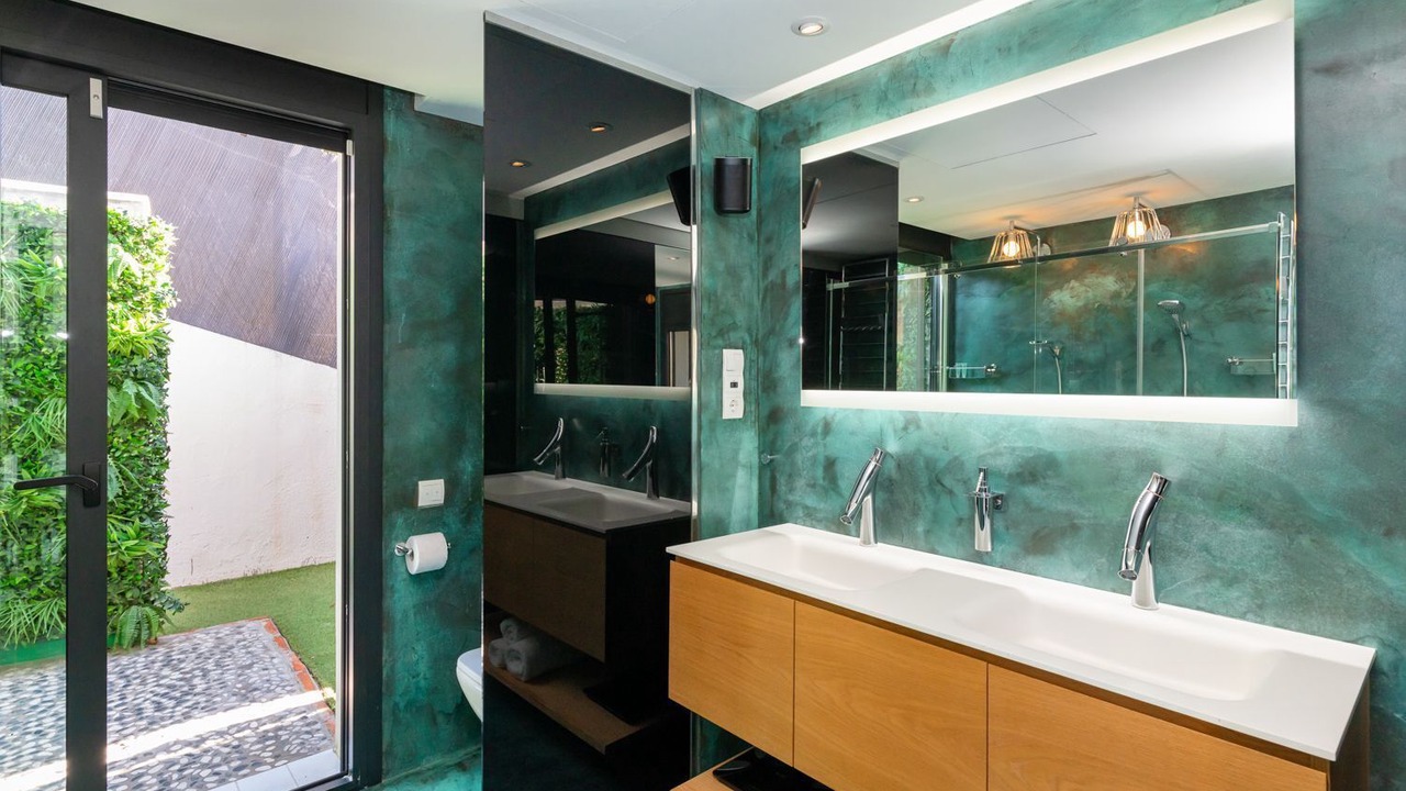 Photo of Bathroom in Quint Mar