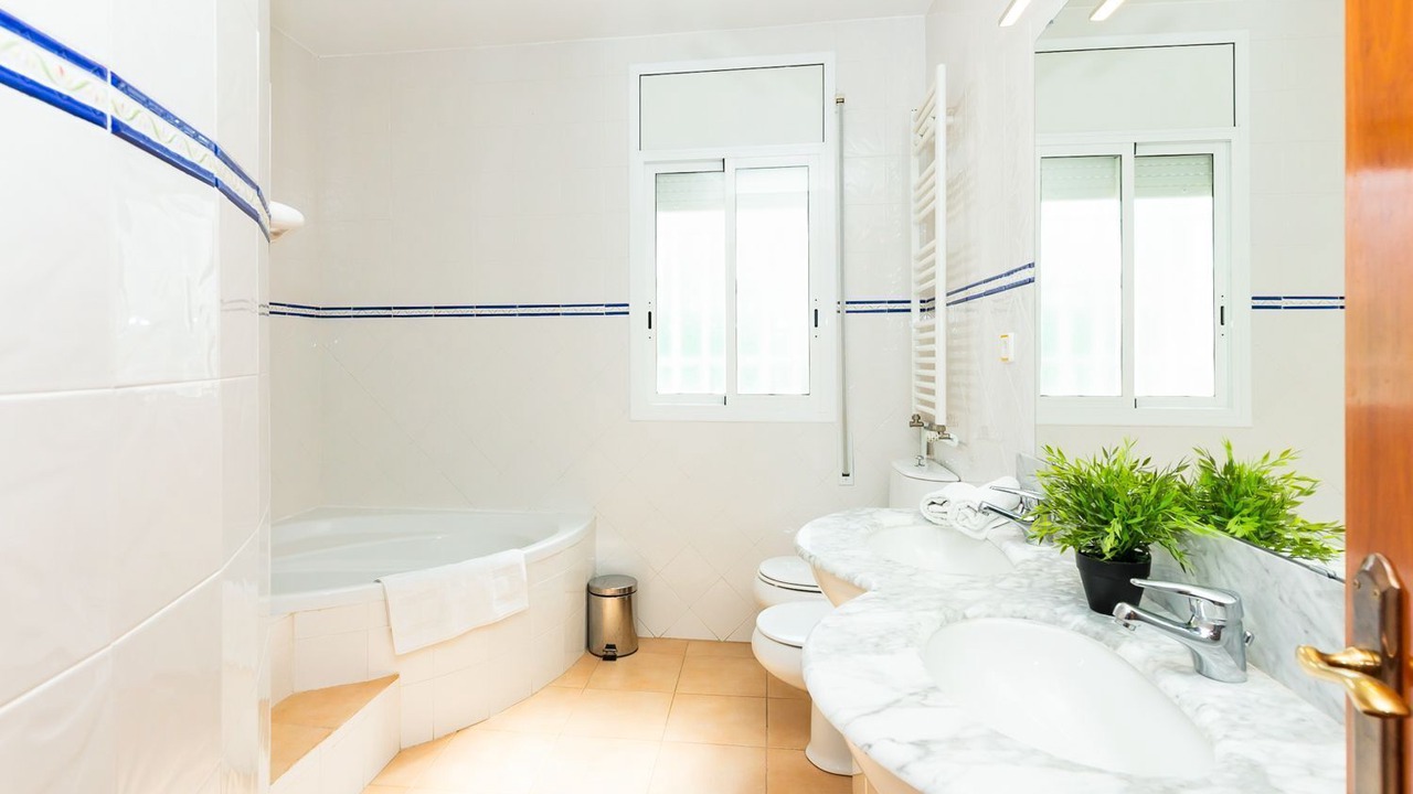 Photo of Bathroom in Quint Mar