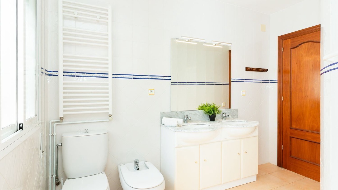 Photo of Bathroom in Quint Mar
