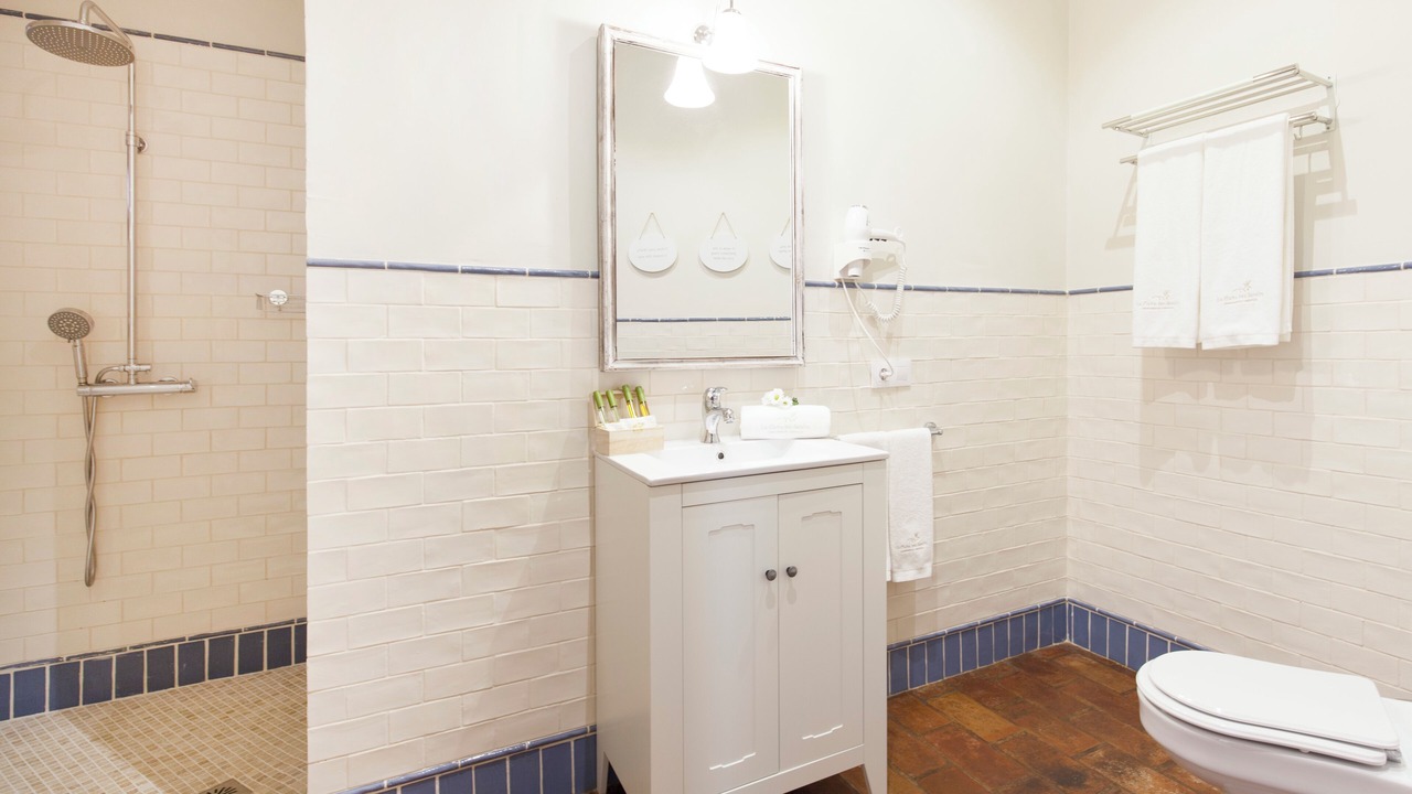 Photo of Bathroom in La Trinidad-San Juan y Todos los Santos