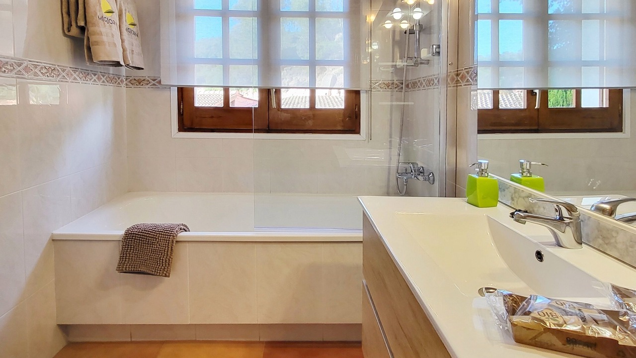 Photo of Bathroom in El Pala de Torroella