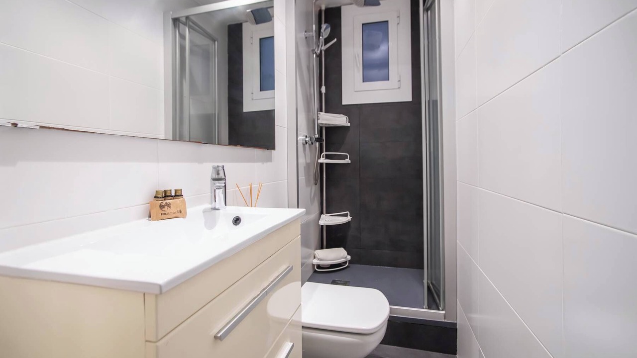 Photo of Bathroom in El Poble-sec