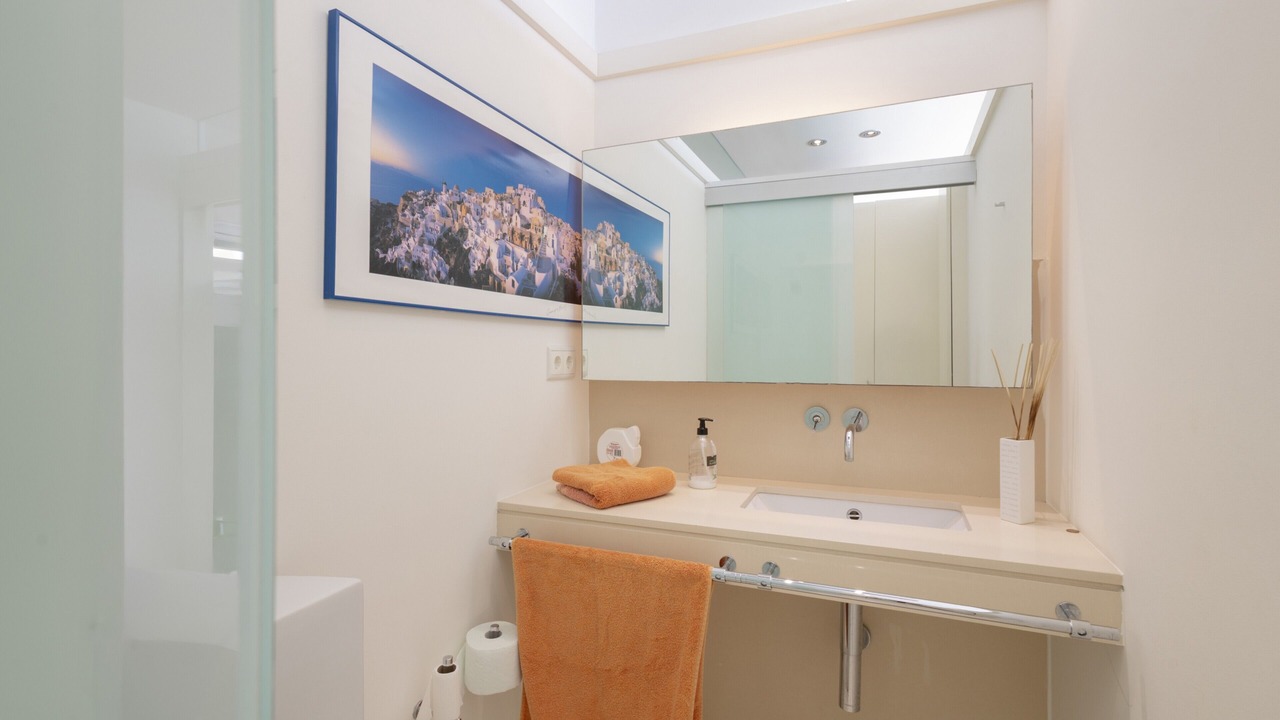 Photo of Bathroom in Quint Mar