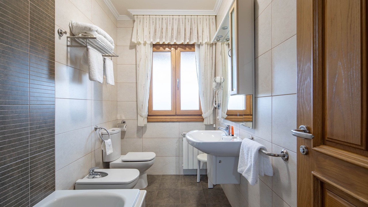 Photo of Bathroom in Hio