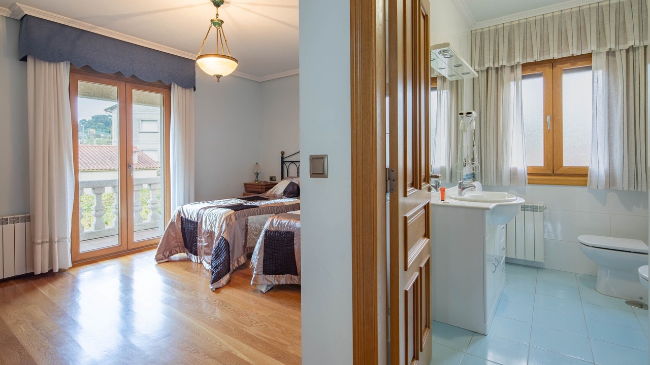 Photo of Bedroom in Hio