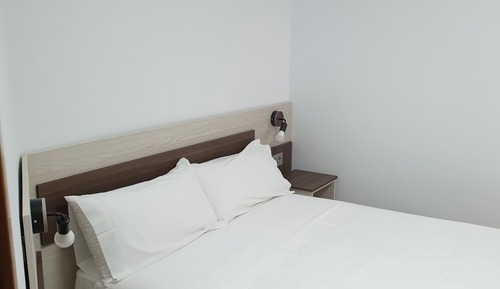 Standard Double Room (9)
