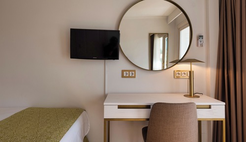 Single Room, Balcony