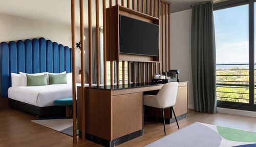 Suite, 1 King Bed (Dolce Vita)