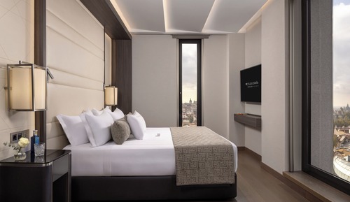 Luxury Suite, City View