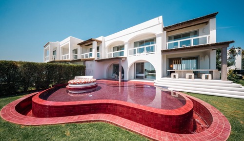 Cherry Suite with Private Pool- Entrance to Pacha Club Included