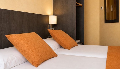 Double Room, Multiple Beds, Mobility Accessible, Private Bathroom